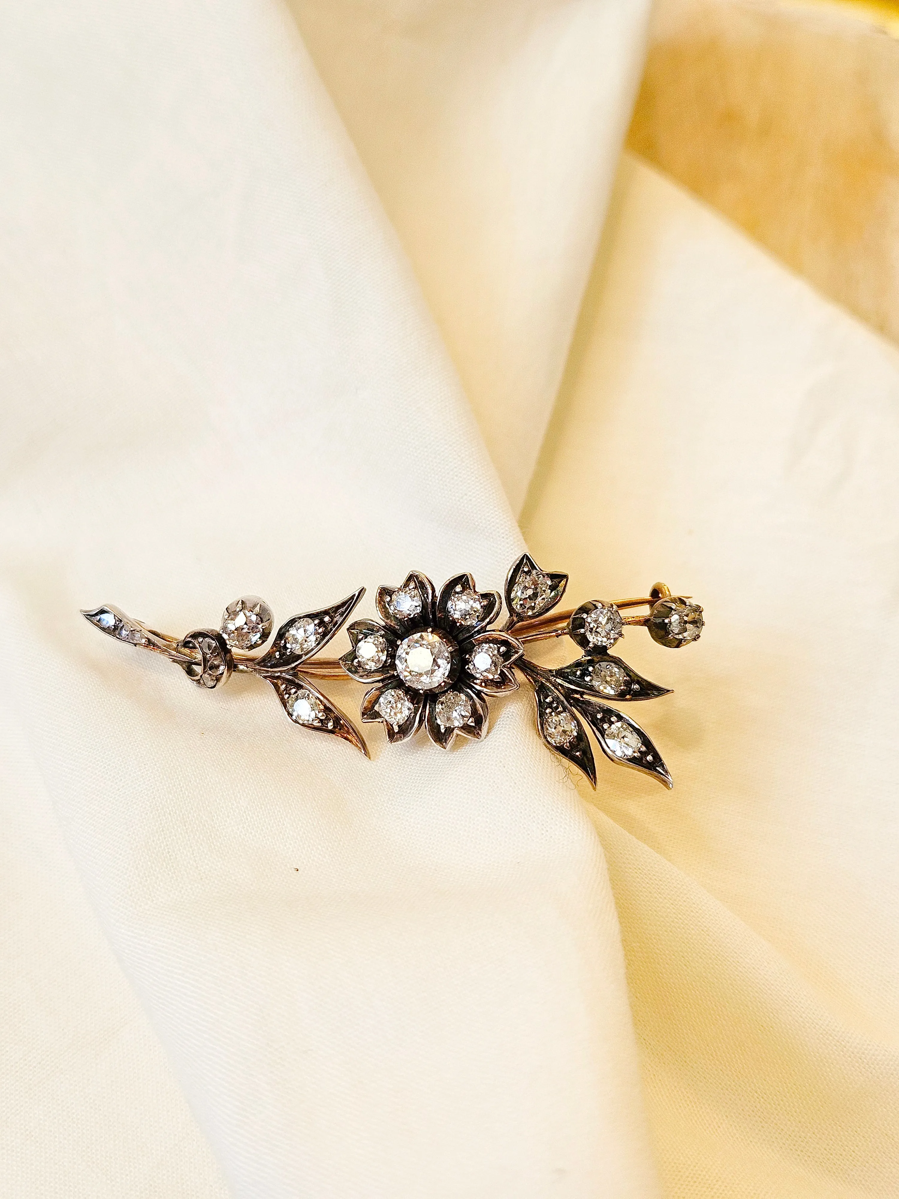 12k Solid Yellow Gold & Silver Antique Diamond Flower Brooch