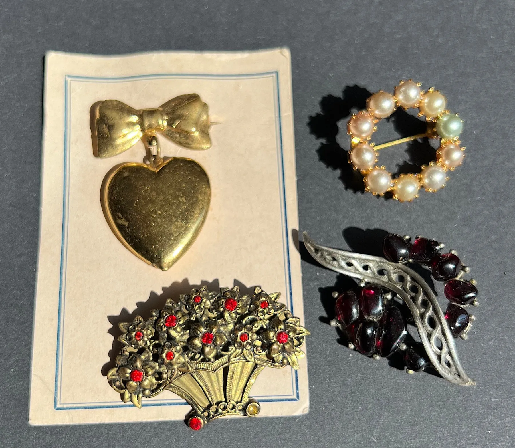 4 Vintage Brooches.