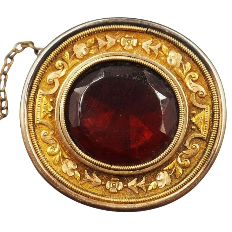 9ct Yellow Gold Brooch with Engraved Surrounding Red Glass