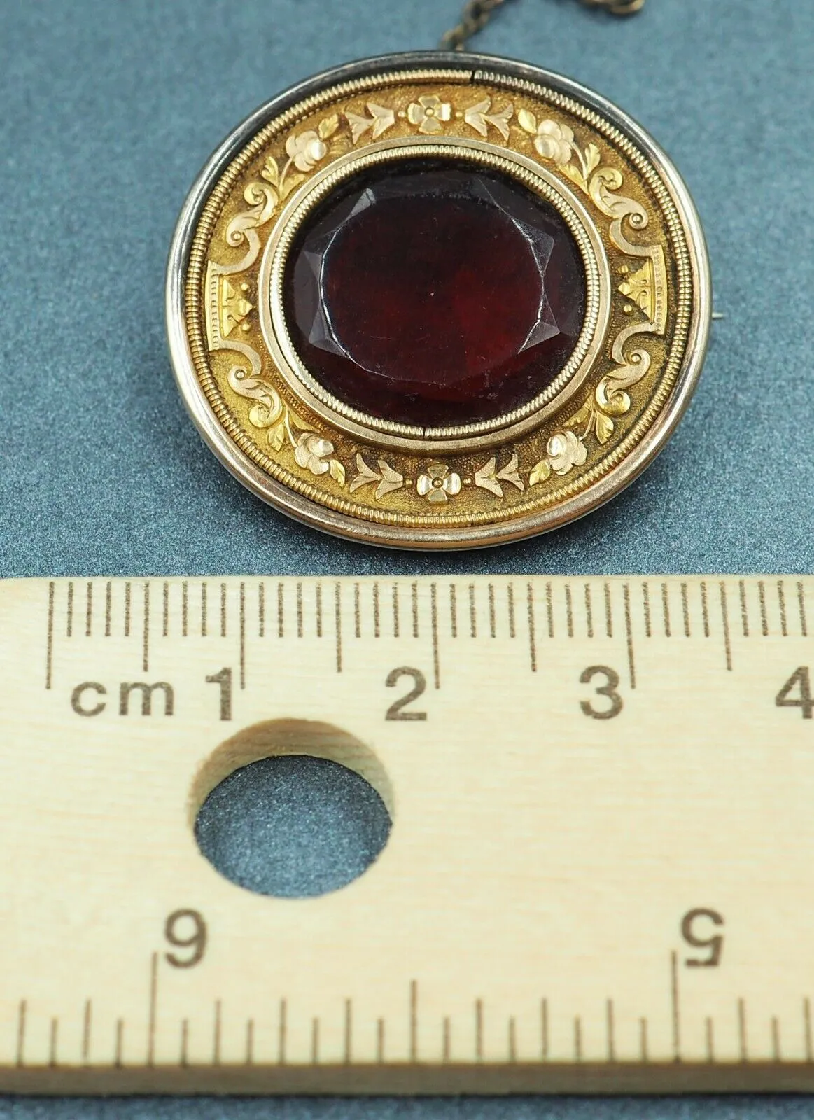 9ct Yellow Gold Brooch with Engraved Surrounding Red Glass