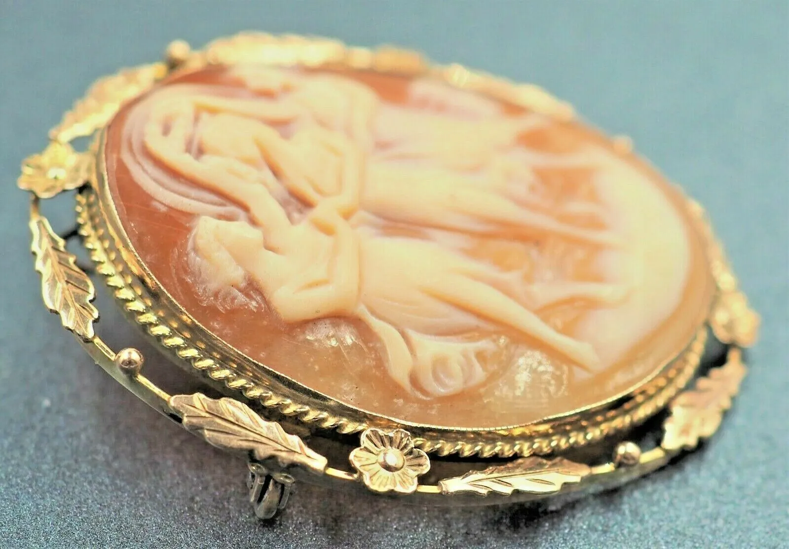 9ct Yellow Gold Shell Three Graces Cameo Brooch