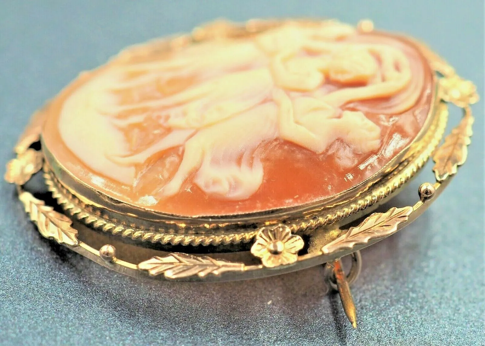 9ct Yellow Gold Shell Three Graces Cameo Brooch