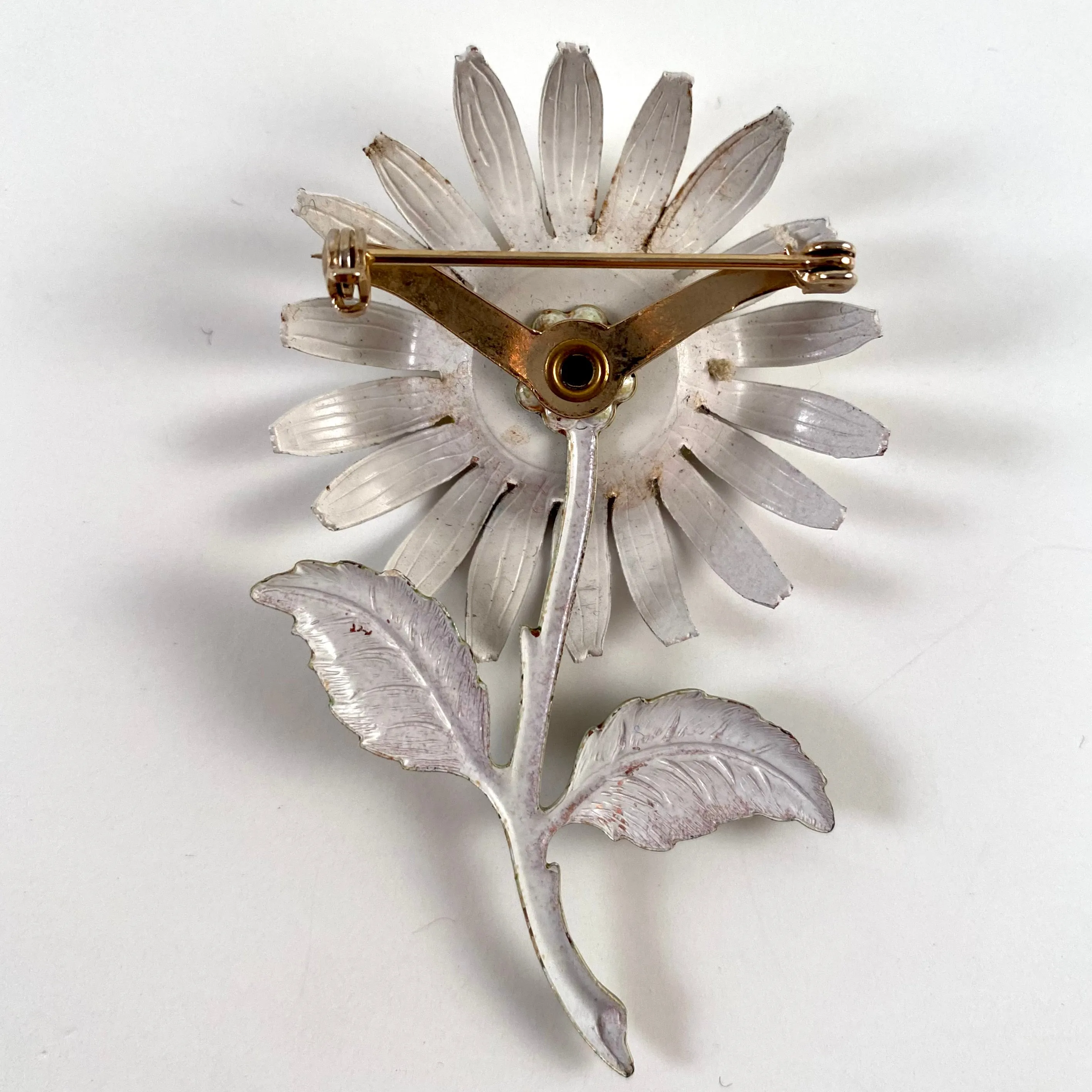 Late 60s/ Early 70s Enamel Daisy Brooch