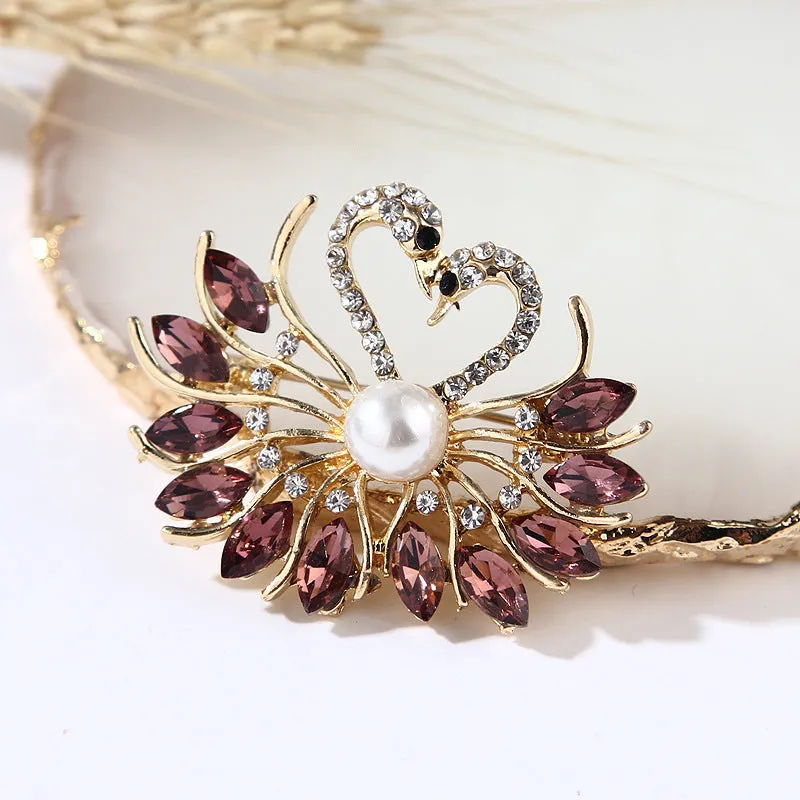 SB388 - Crystal pearl swan brooch