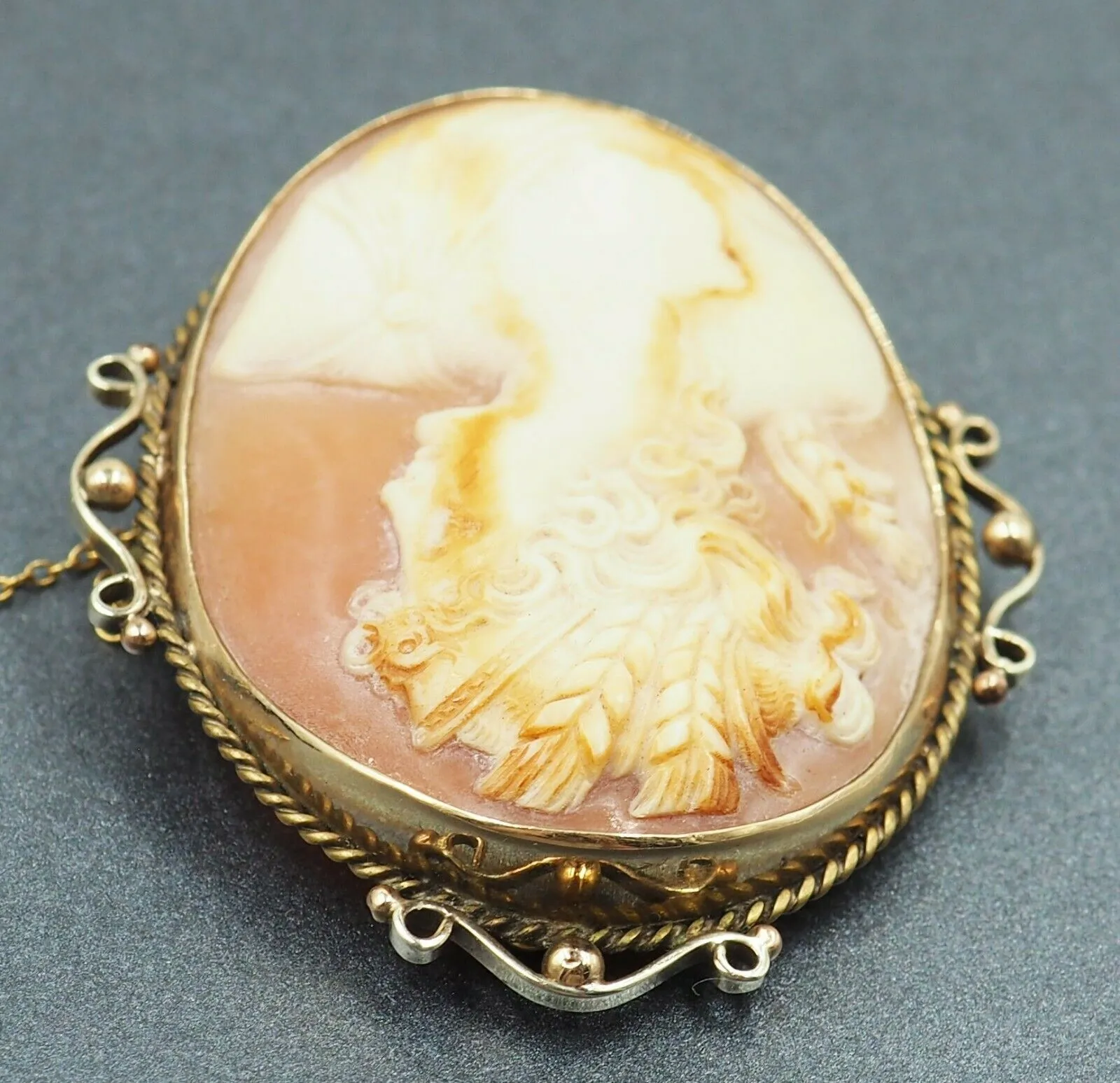 Shell Cameo 9ct Yellow Gold Ornate Brooch