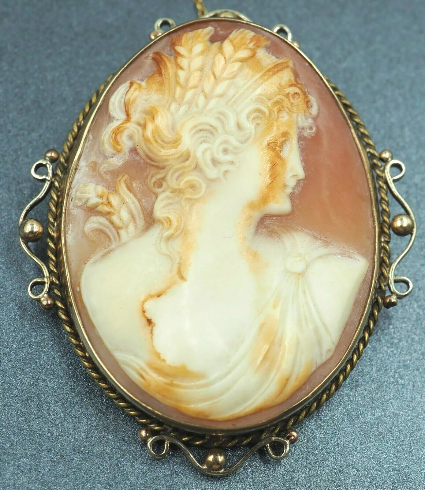 Shell Cameo 9ct Yellow Gold Ornate Brooch